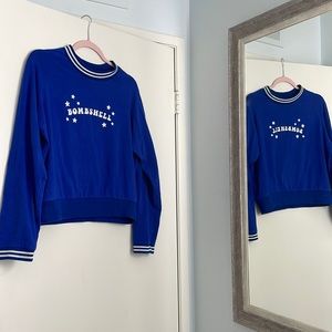 Cute Navy blue Long sleeve top that says “bombshell”
